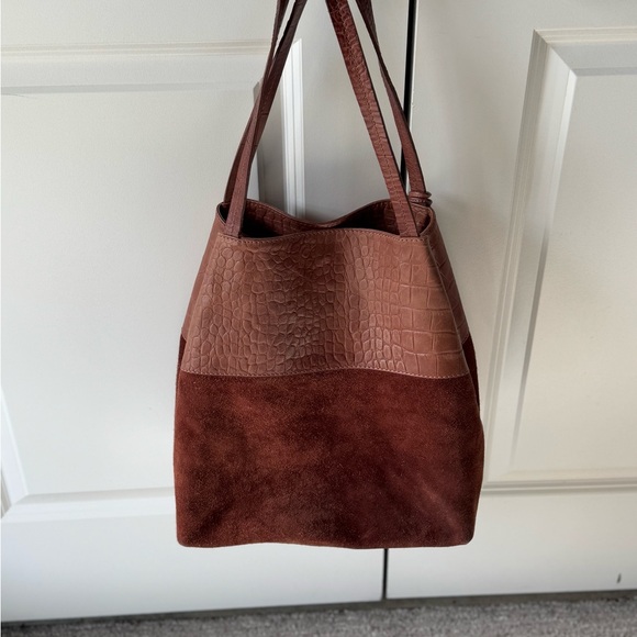 Chic Brown Leather and Suede Tote Bag - Picture 2 of 6